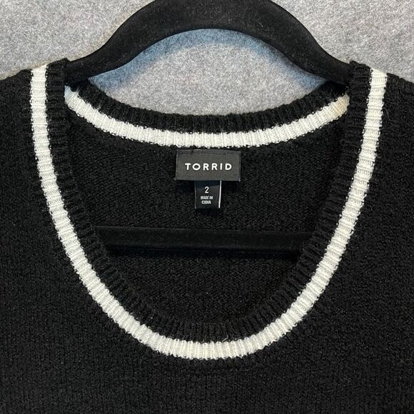 TORRID Sweater Size 2X Black Red Sequin Plaid Lips Crew Neck Pullover Festive - Picture 12 of 16